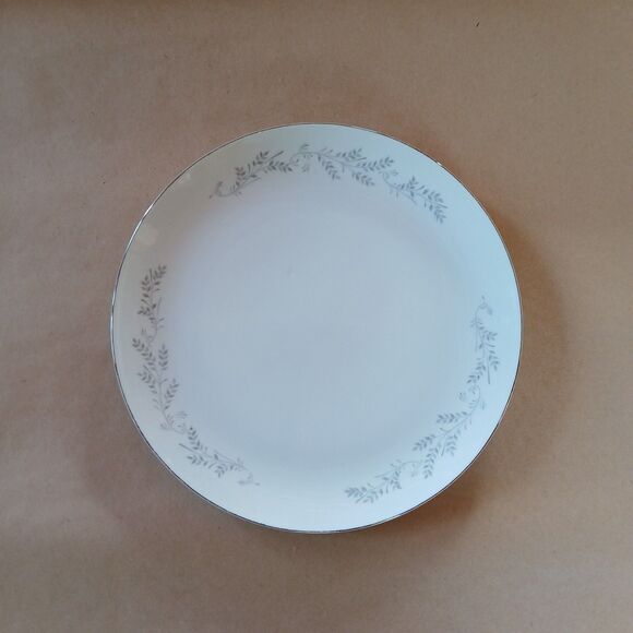 Vintage Royalton China Co. Translucent Porcelain 9” Dinner Plates E.G. 3301 - Picture 1 of 5